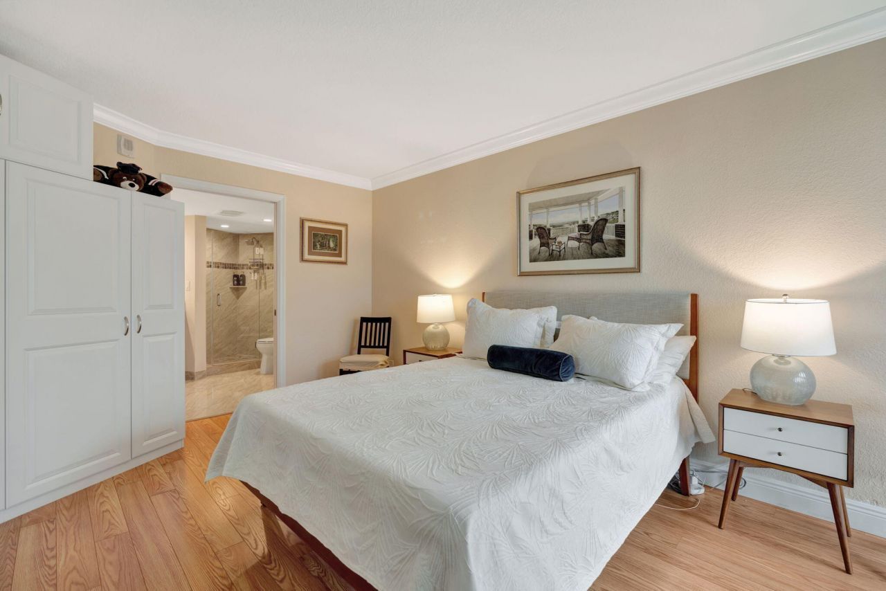 5420 N Ocean Drive, Unit 206, Singer Island, FL 33404 Photo