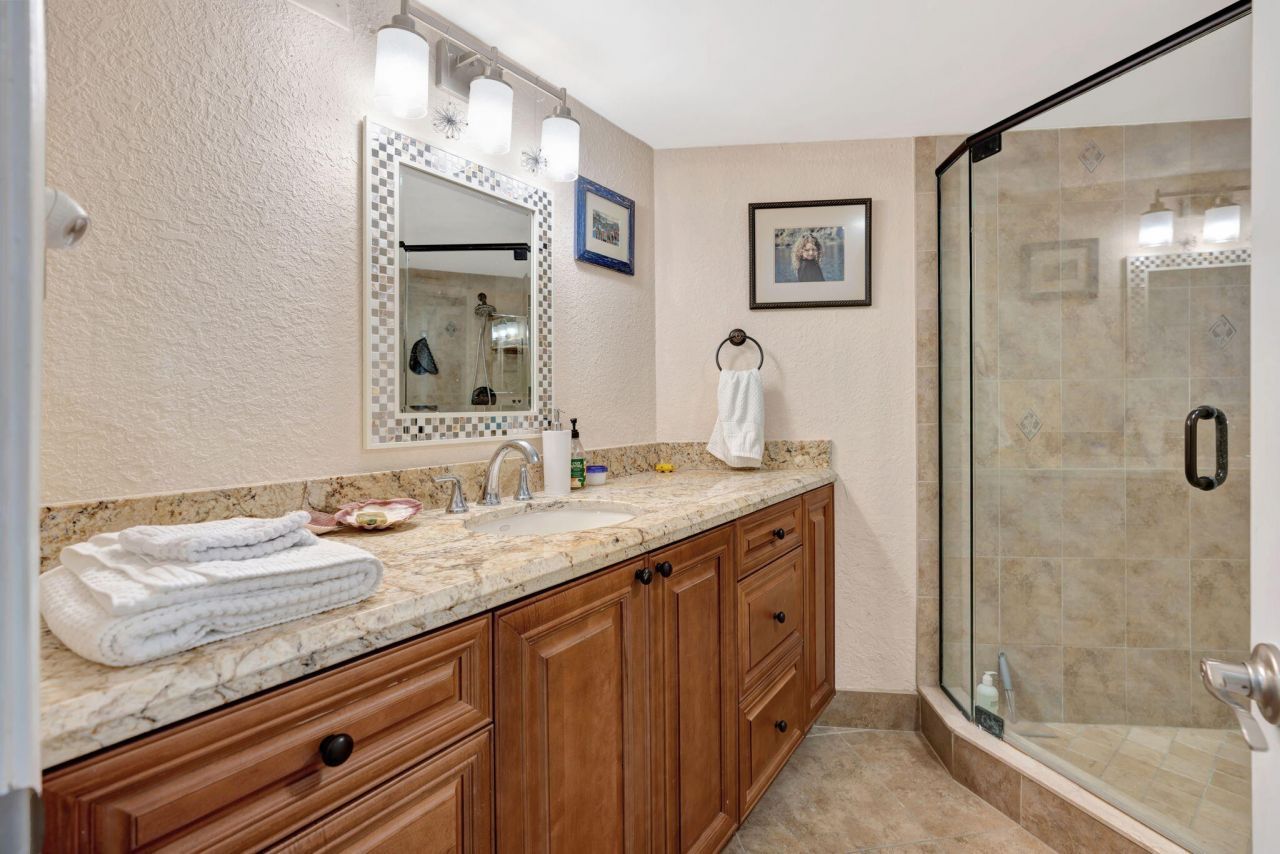 5420 N Ocean Drive, Unit 206, Singer Island, FL 33404 Photo