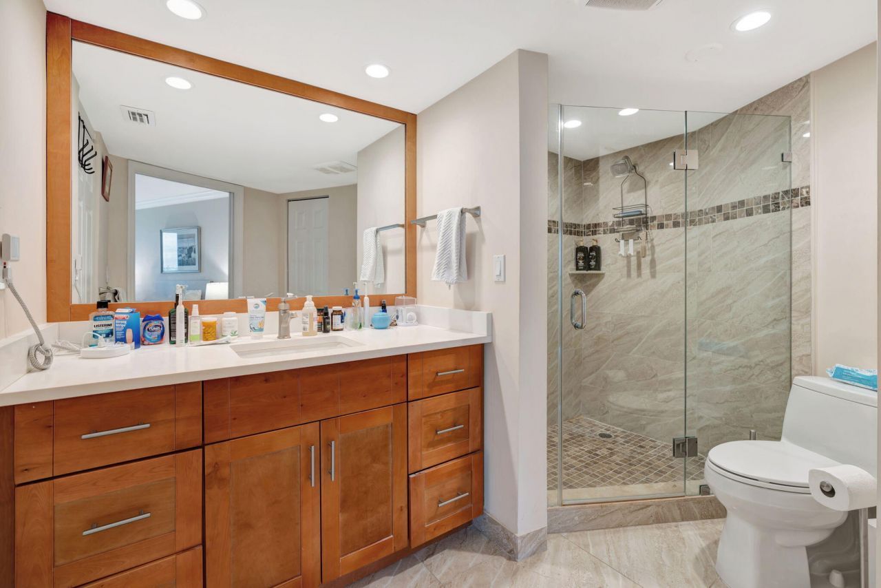 5420 N Ocean Drive, Unit 206, Singer Island, FL 33404 Photo