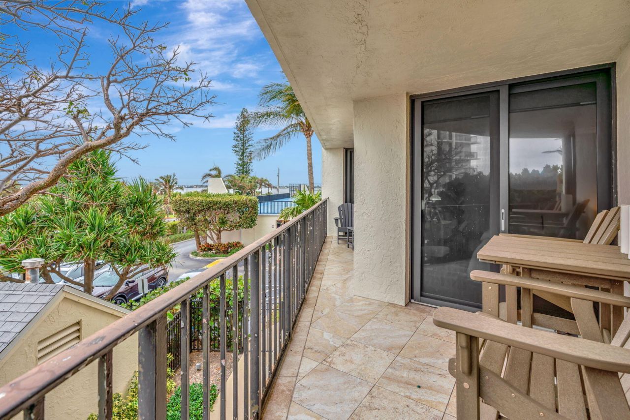 5420 N Ocean Drive, Unit 206, Singer Island, FL 33404 Photo