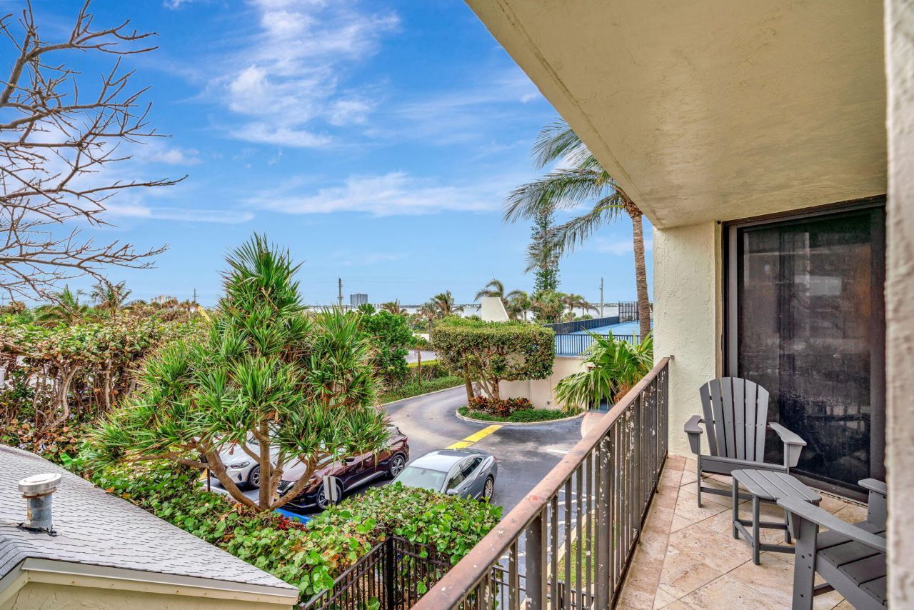 5420 N Ocean Drive, Unit 206, Singer Island, FL 33404 Photo