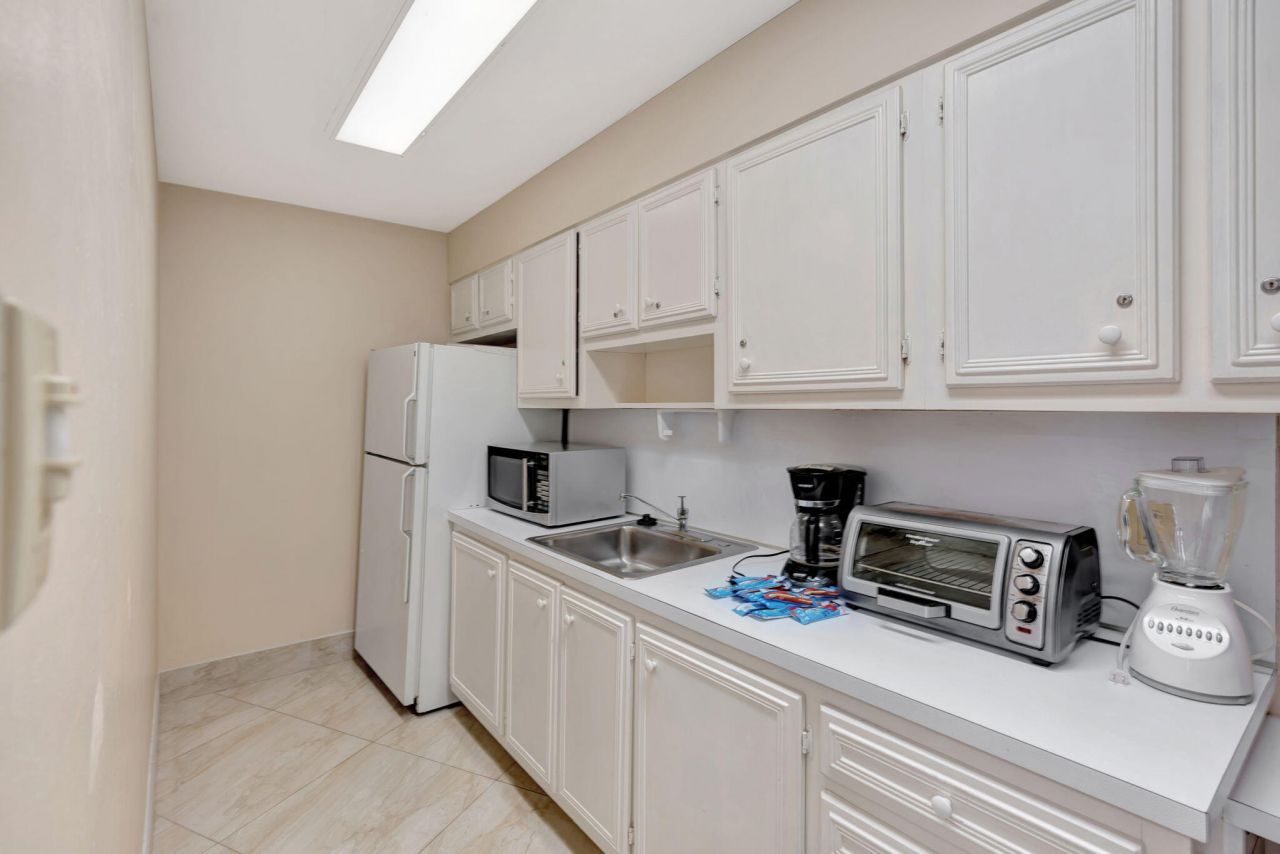 5420 N Ocean Drive, Unit 206, Singer Island, FL 33404 Photo