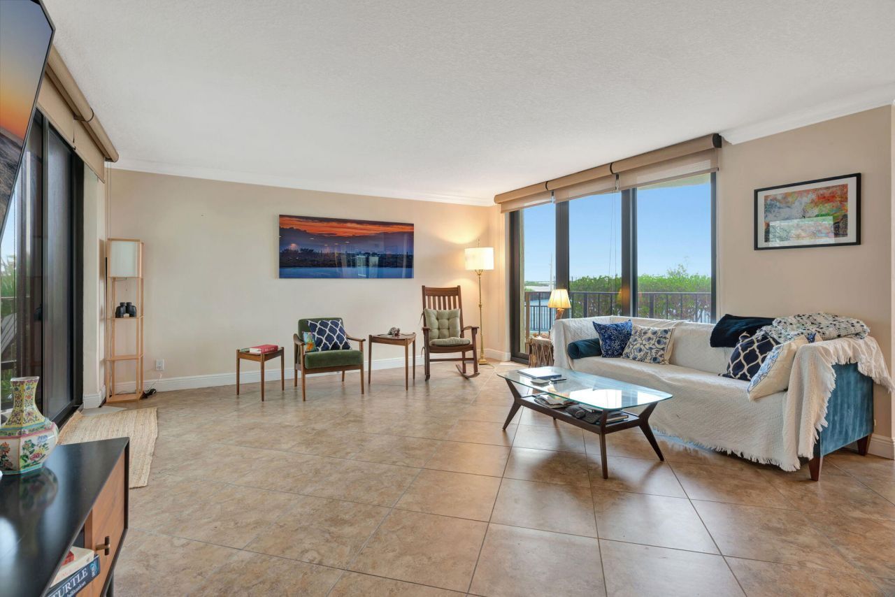 5420 N Ocean Drive, Unit 206, Singer Island, FL 33404 Photo