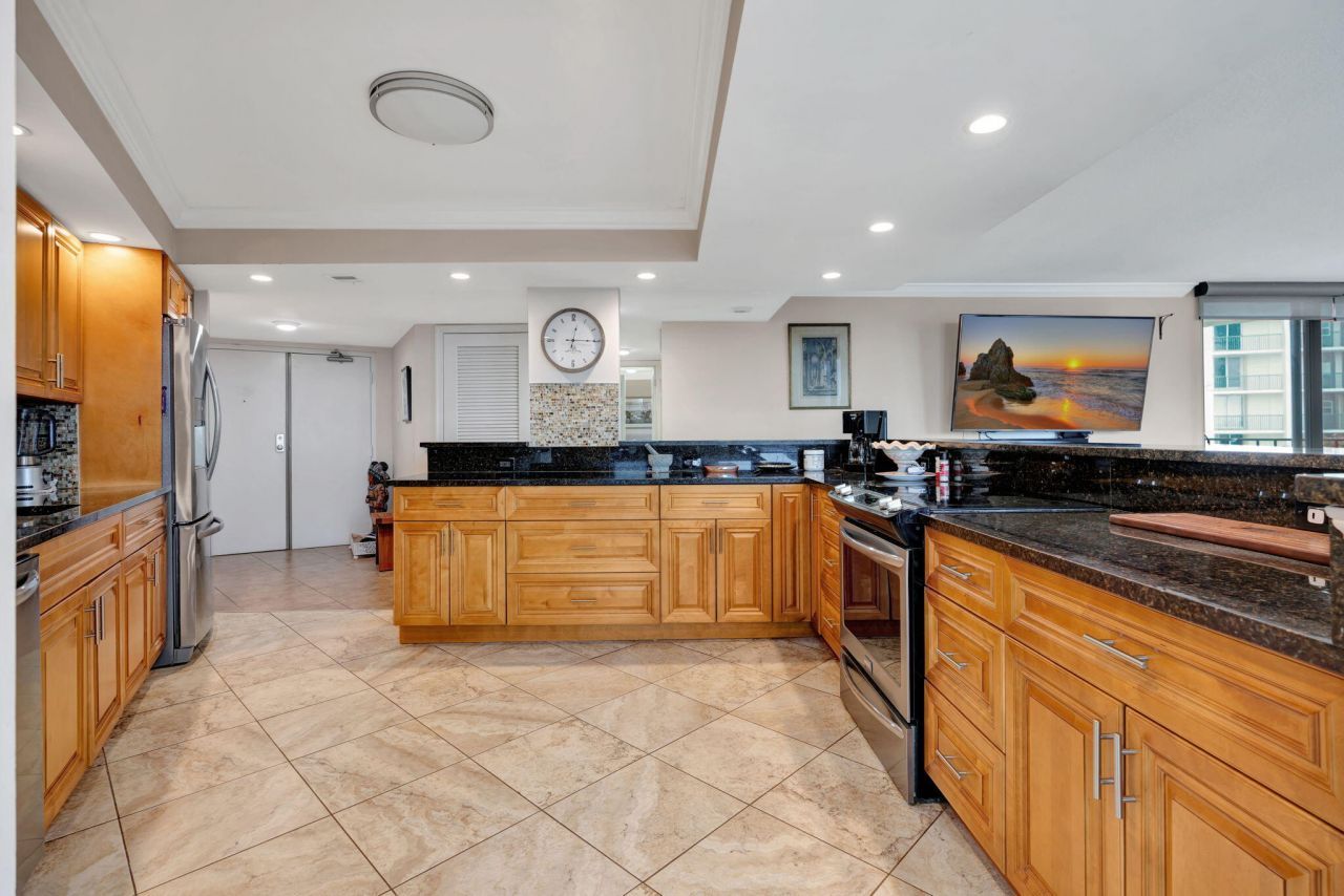 5420 N Ocean Drive, Unit 206, Singer Island, FL 33404 Photo