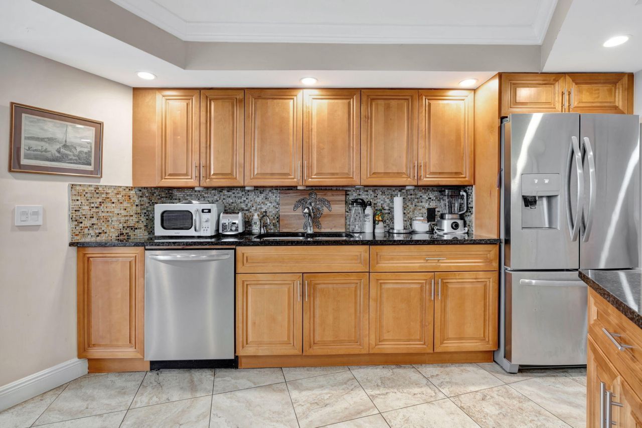 5420 N Ocean Drive, Unit 206, Singer Island, FL 33404 Photo