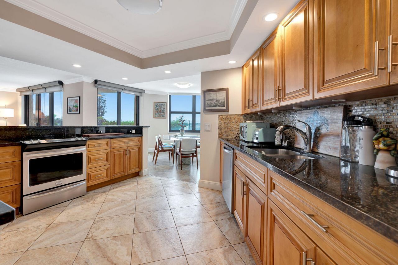 5420 N Ocean Drive, Unit 206, Singer Island, FL 33404 Photo