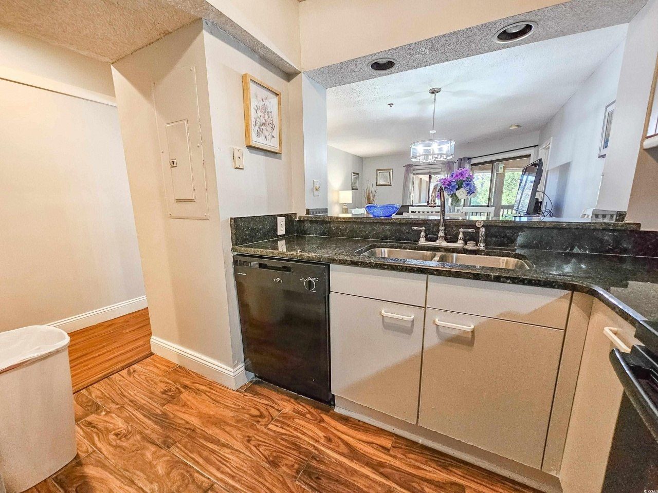 410 Melrose Pl. Photo 17