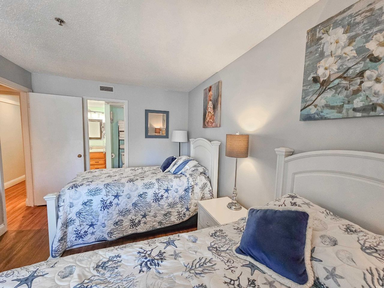 410 Melrose Pl. Photo 32