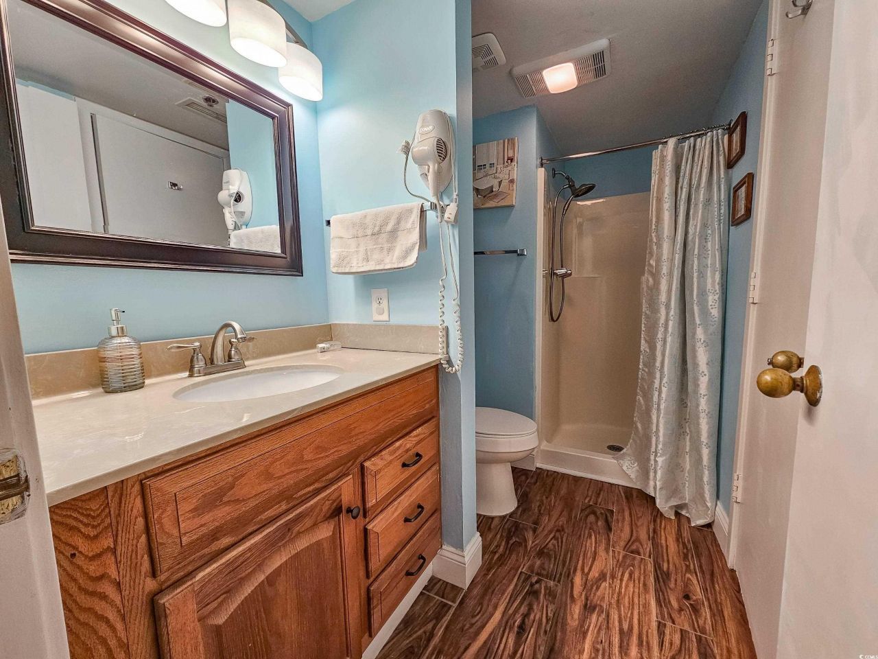 410 Melrose Pl. Photo 33