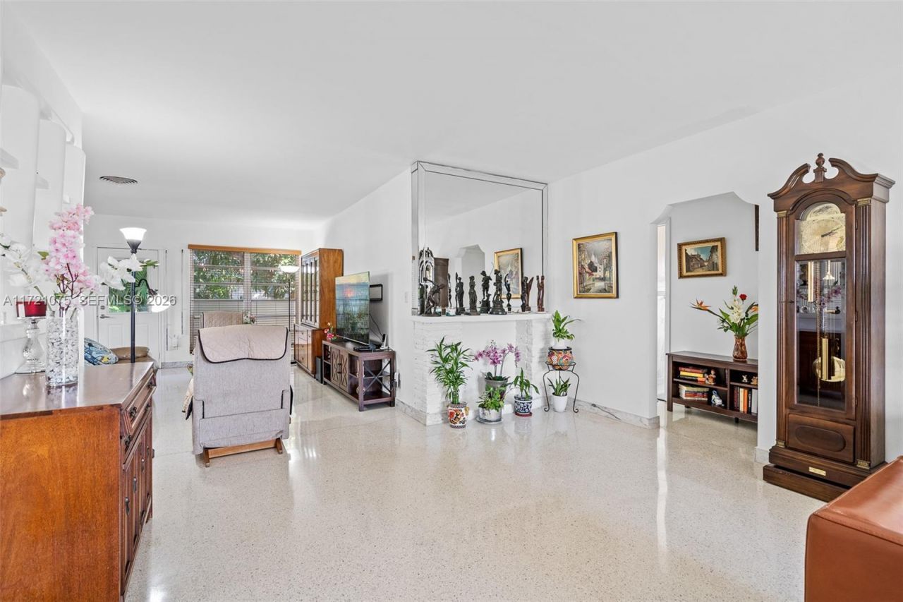 9149 Dickens Ave, Surfside, FL 33154 Photo