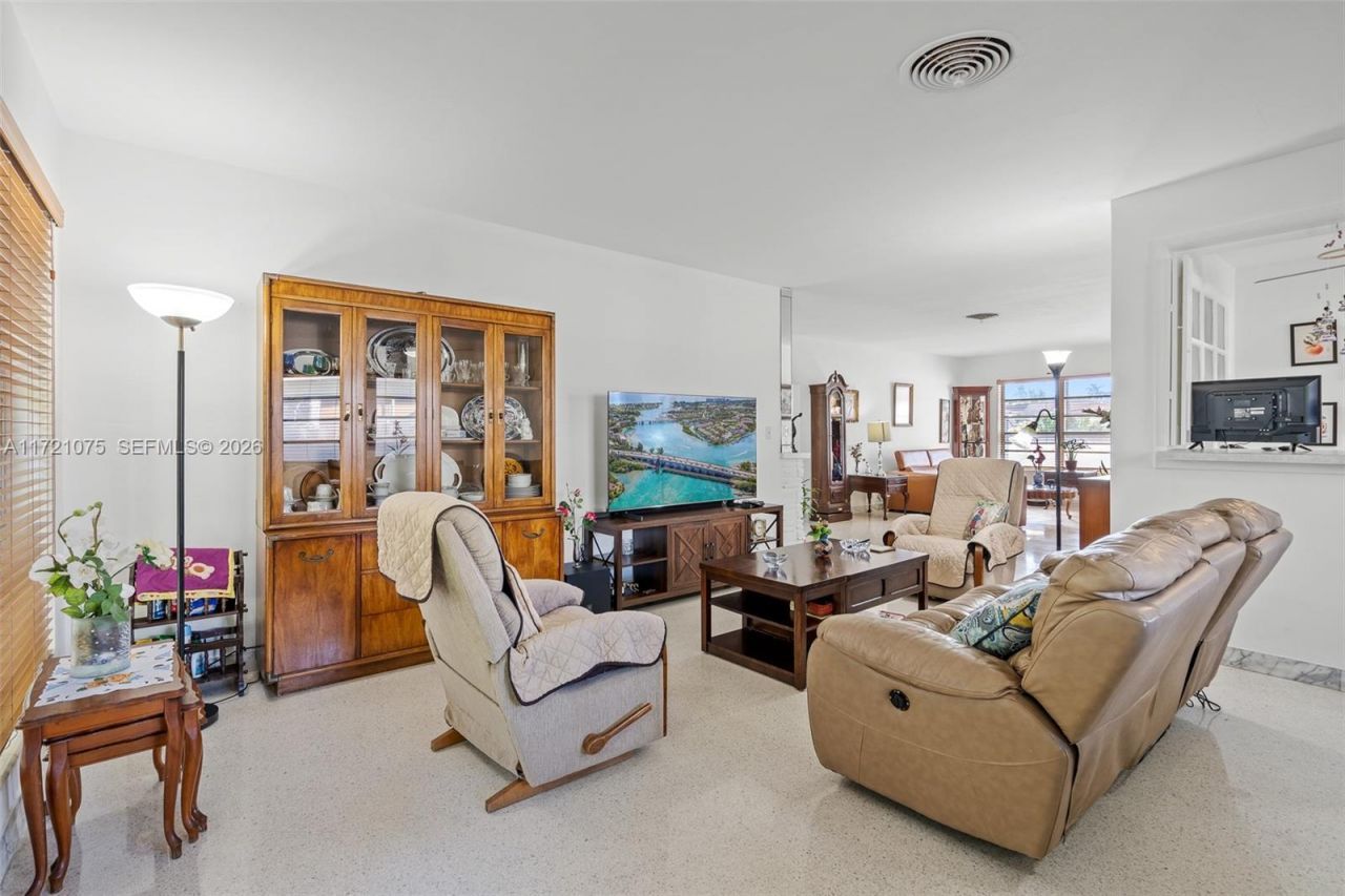 9149 Dickens Ave, Surfside, FL 33154 Photo