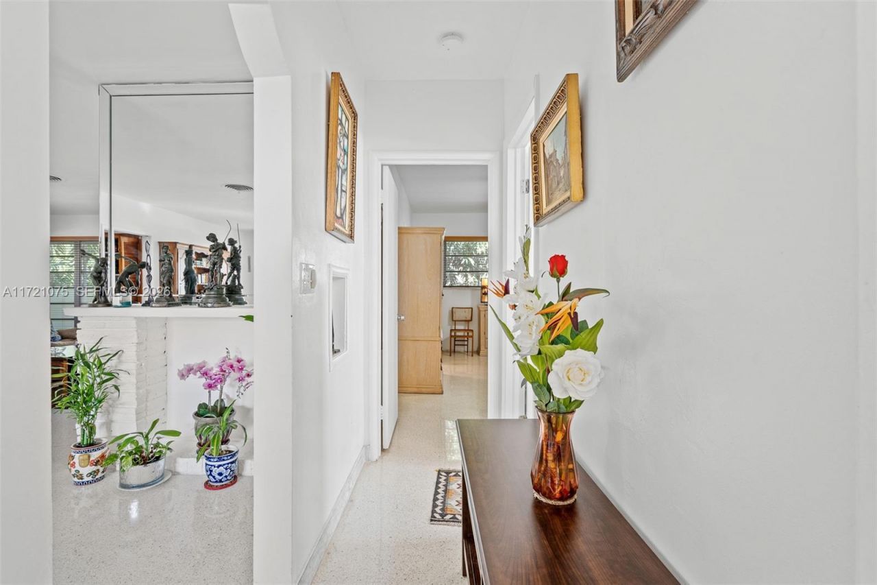 9149 Dickens Ave, Surfside, FL 33154 Photo