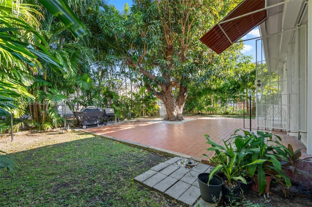 9149 Dickens Ave, Surfside, FL 33154 Photo