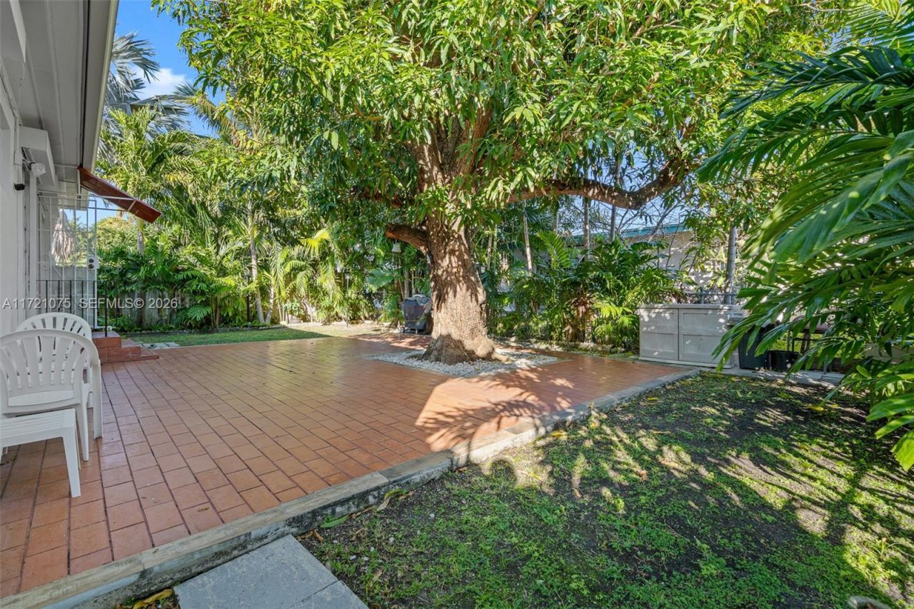 9149 Dickens Ave, Surfside, FL 33154 Photo