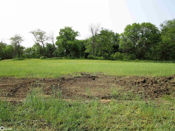 2517 Kenison Way, Iowa Falls, IA 50126