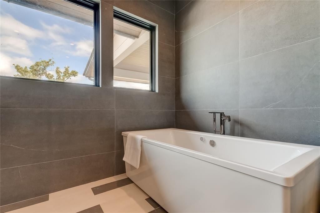 9586 Troutwater Lane, Tampa, FL 33618 Photo