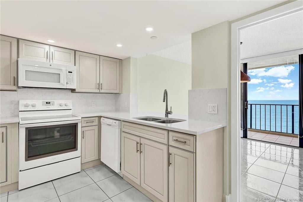 8750 S Ocean Drive, Unit 832, Jensen Beach, FL 34957 Photo