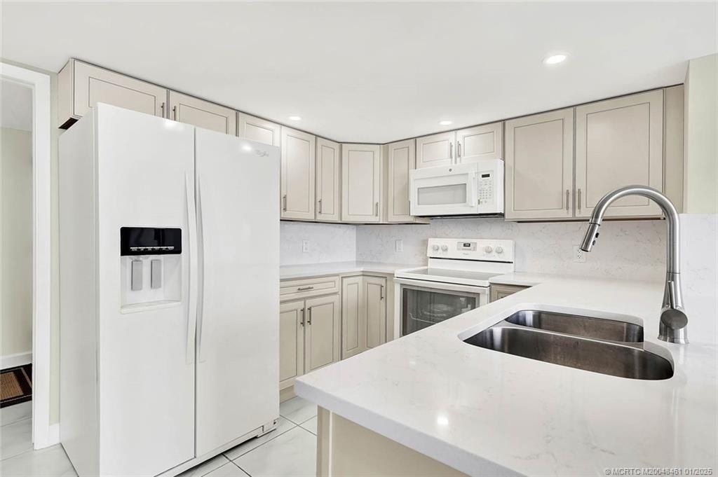 8750 S Ocean Drive, Unit 832, Jensen Beach, FL 34957 Photo