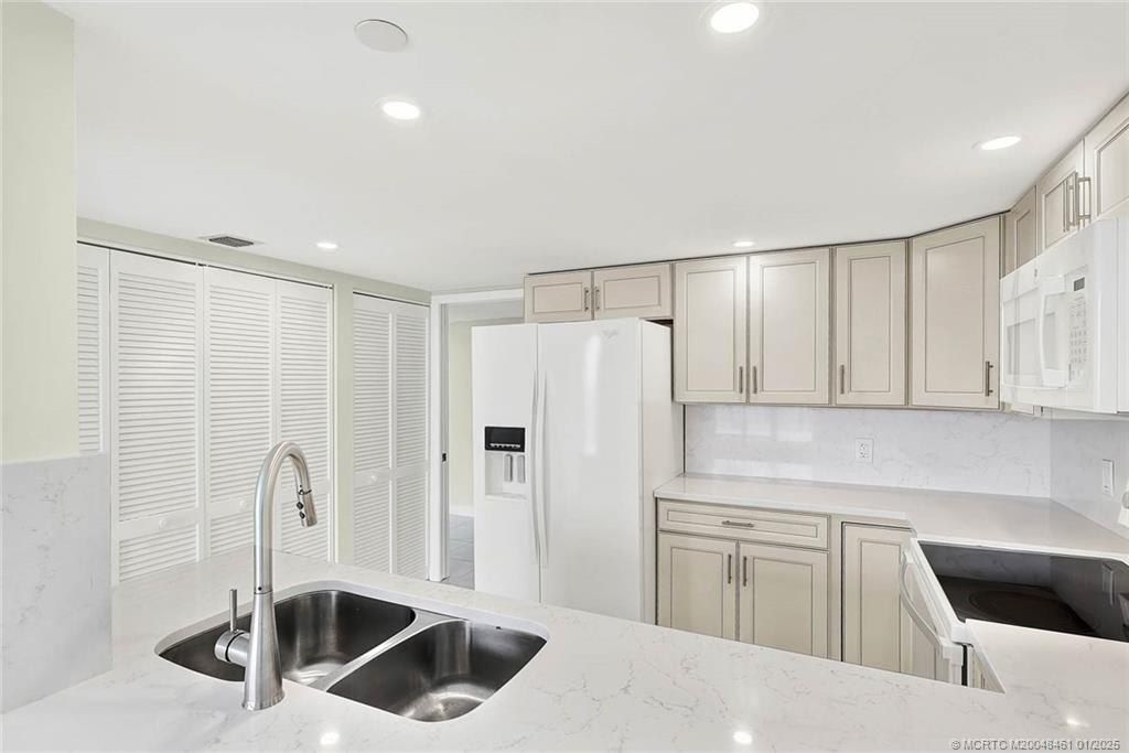 8750 S Ocean Drive, Unit 832, Jensen Beach, FL 34957 Photo