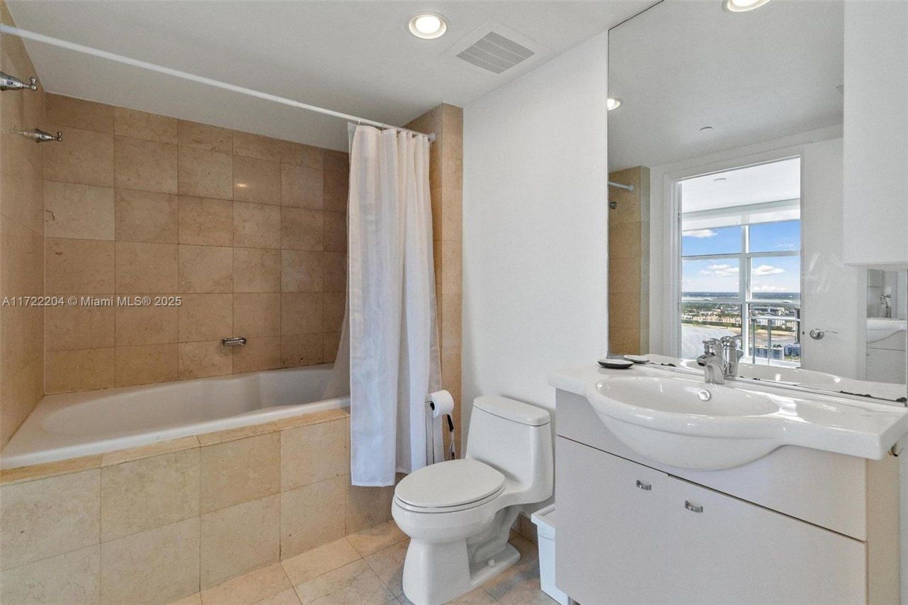 1830 S Ocean Dr, Unit 4507, Hallandale Beach, FL 33009 Photo