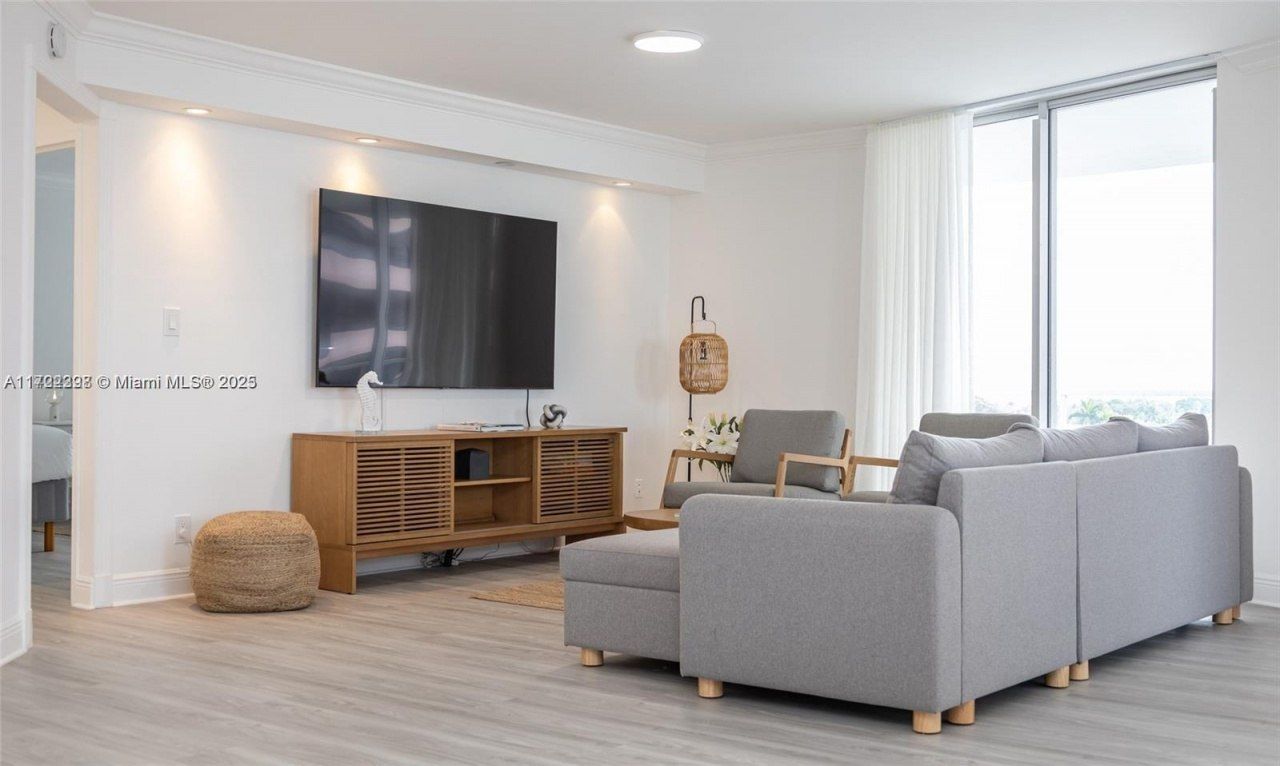 5161 Collins Ave, Unit 812, Miami Beach, FL 33140 Photo