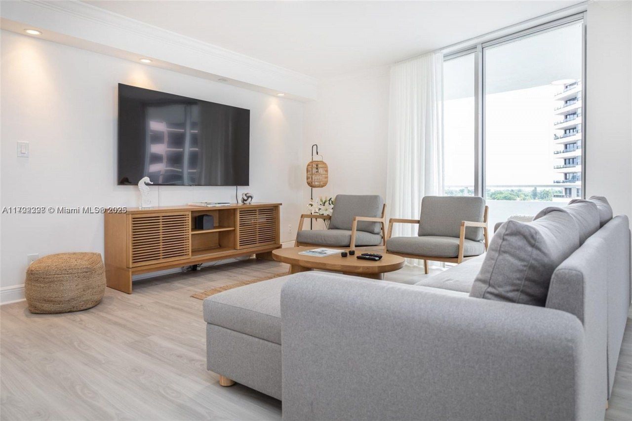 5161 Collins Ave, Unit 812, Miami Beach, FL 33140 Photo