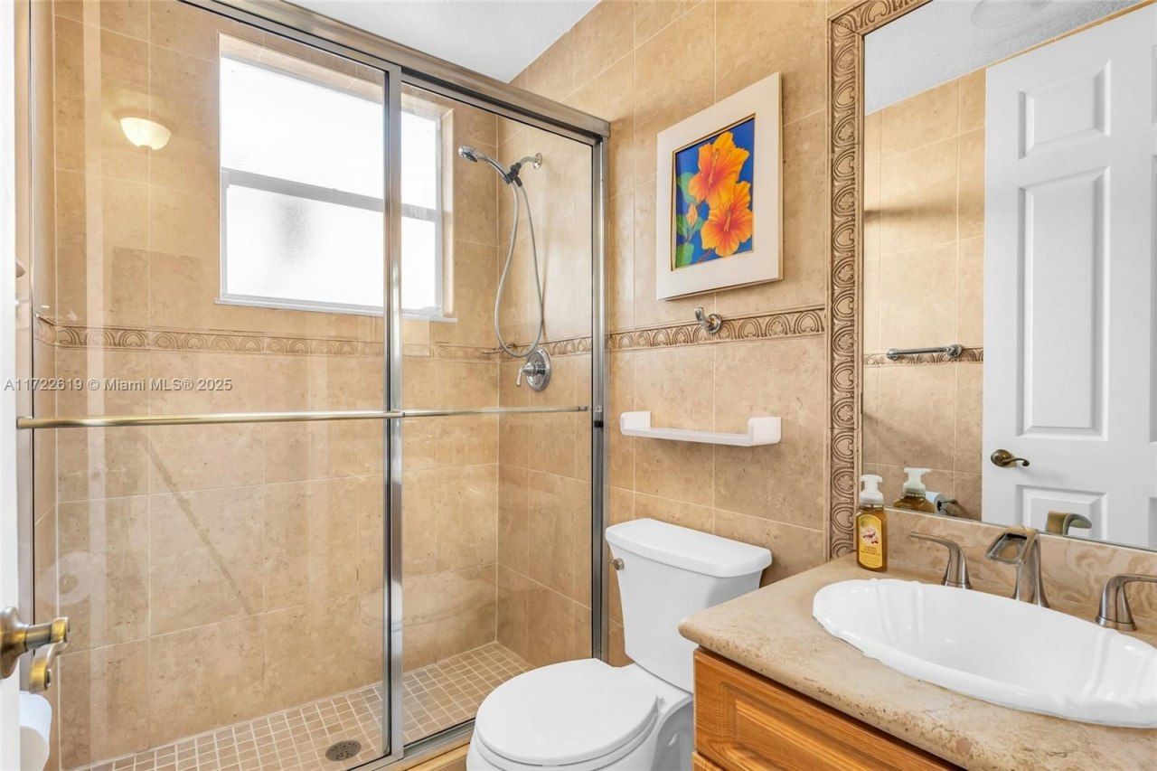 8135 NW 164th Ter, Miami Lakes, FL 33016 Photo