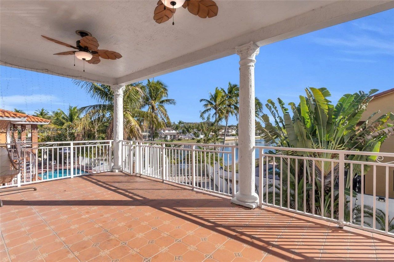 8135 NW 164th Ter, Miami Lakes, FL 33016 Photo