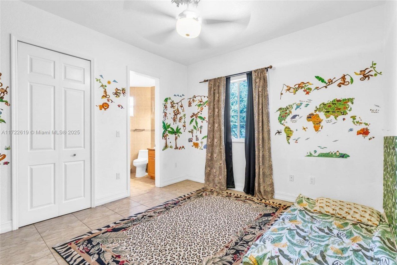 8135 NW 164th Ter, Miami Lakes, FL 33016 Photo