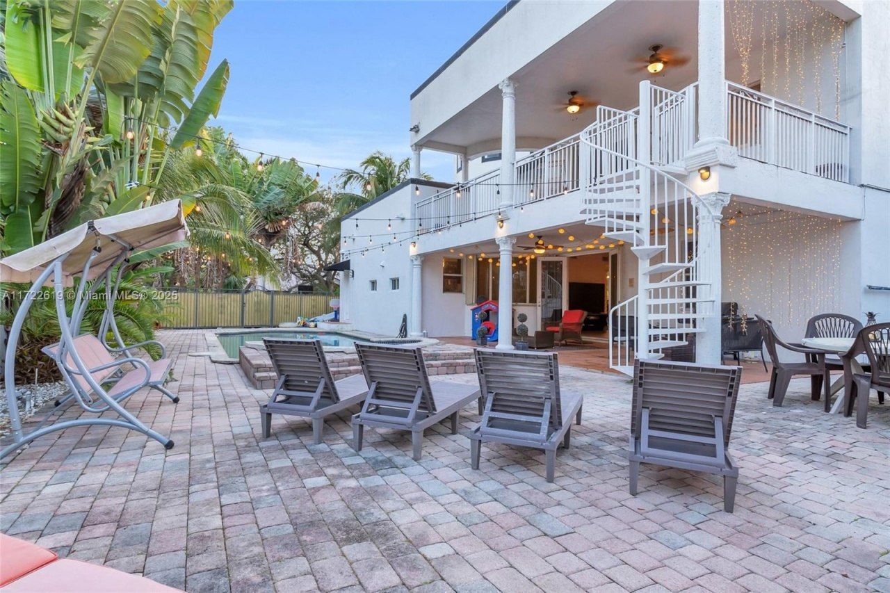 8135 NW 164th Ter, Miami Lakes, FL 33016 Photo