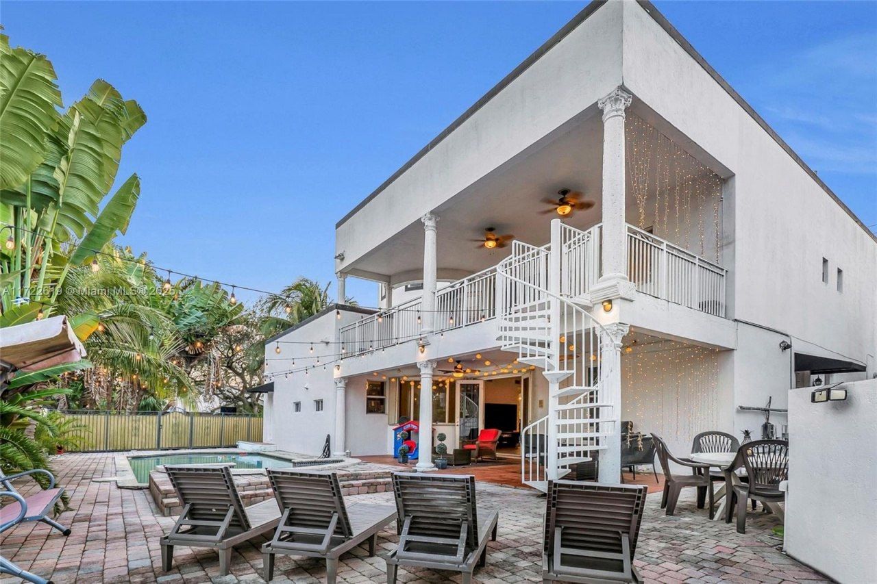 8135 NW 164th Ter, Miami Lakes, FL 33016 Photo