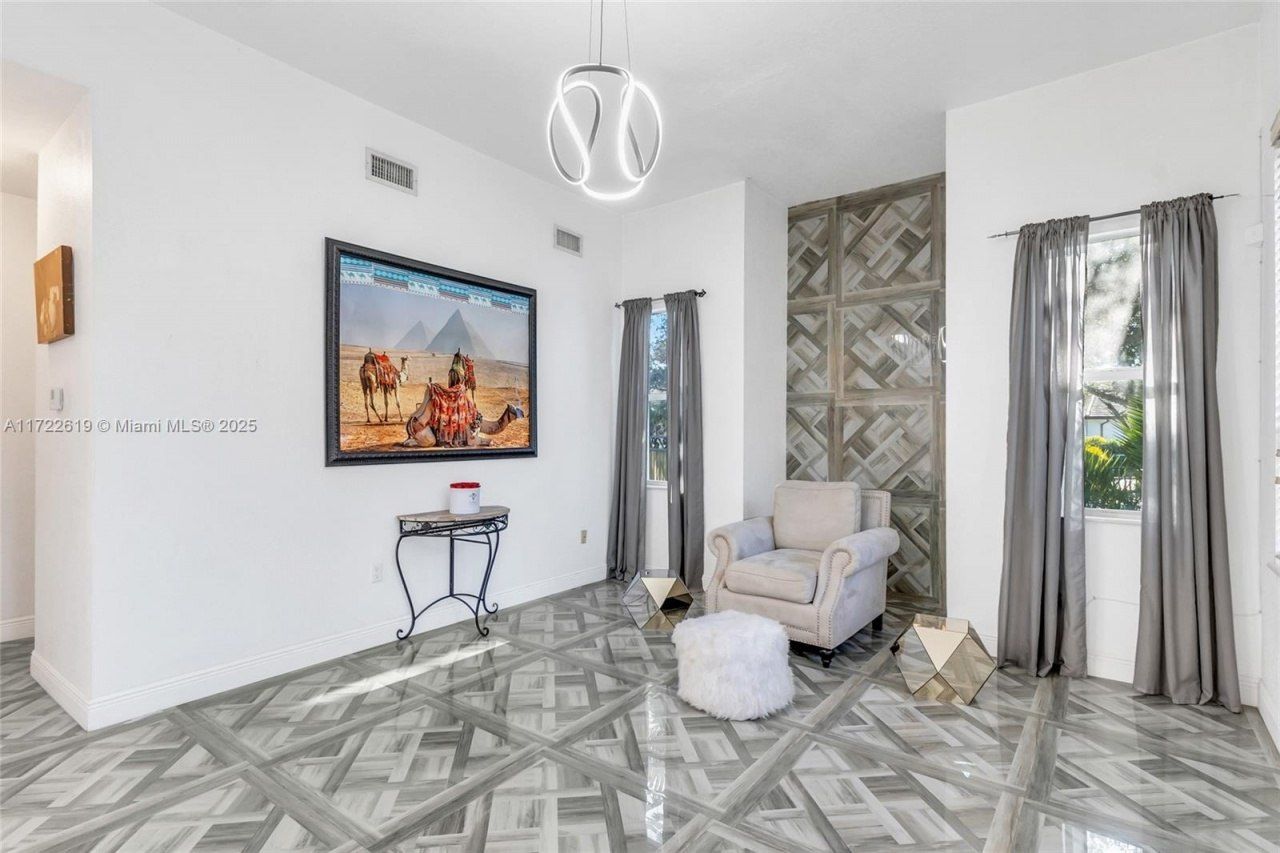 8135 NW 164th Ter, Miami Lakes, FL 33016 Photo