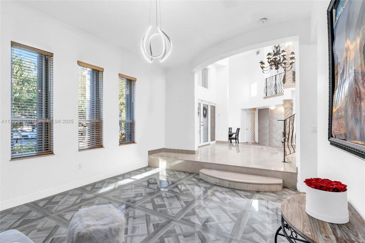 8135 NW 164th Ter, Miami Lakes, FL 33016 Photo