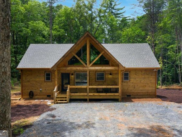 1074 Lees Ride, Mccaysville, GA 30555