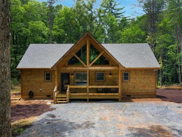 1074 Lees Ride, Mccaysville, GA 30555