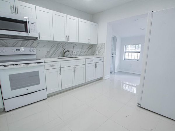 575 NW 49th St, Miami, FL 33127