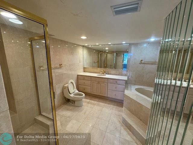 230 174th St, Unit 814, Sunny Isles Beach, FL 33160 Photo