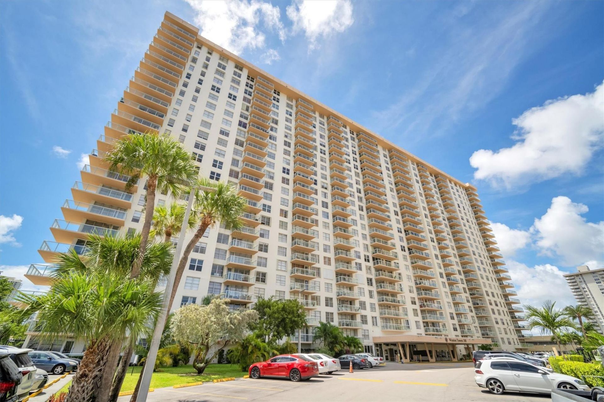 230 174th Street, Unit 814, Sunny Isles Beach, FL 33160 Photo