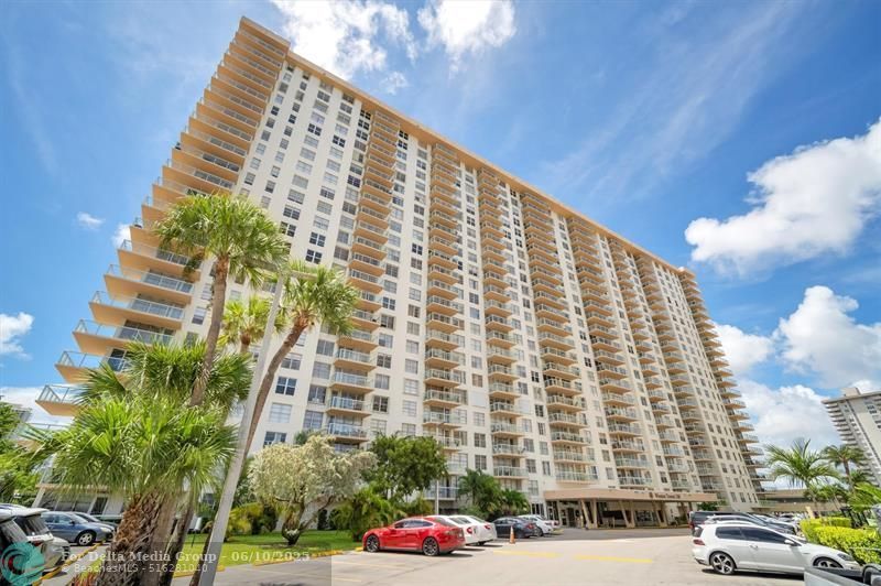 230 174th St, Unit 814, Sunny Isles Beach, FL 33160 Photo