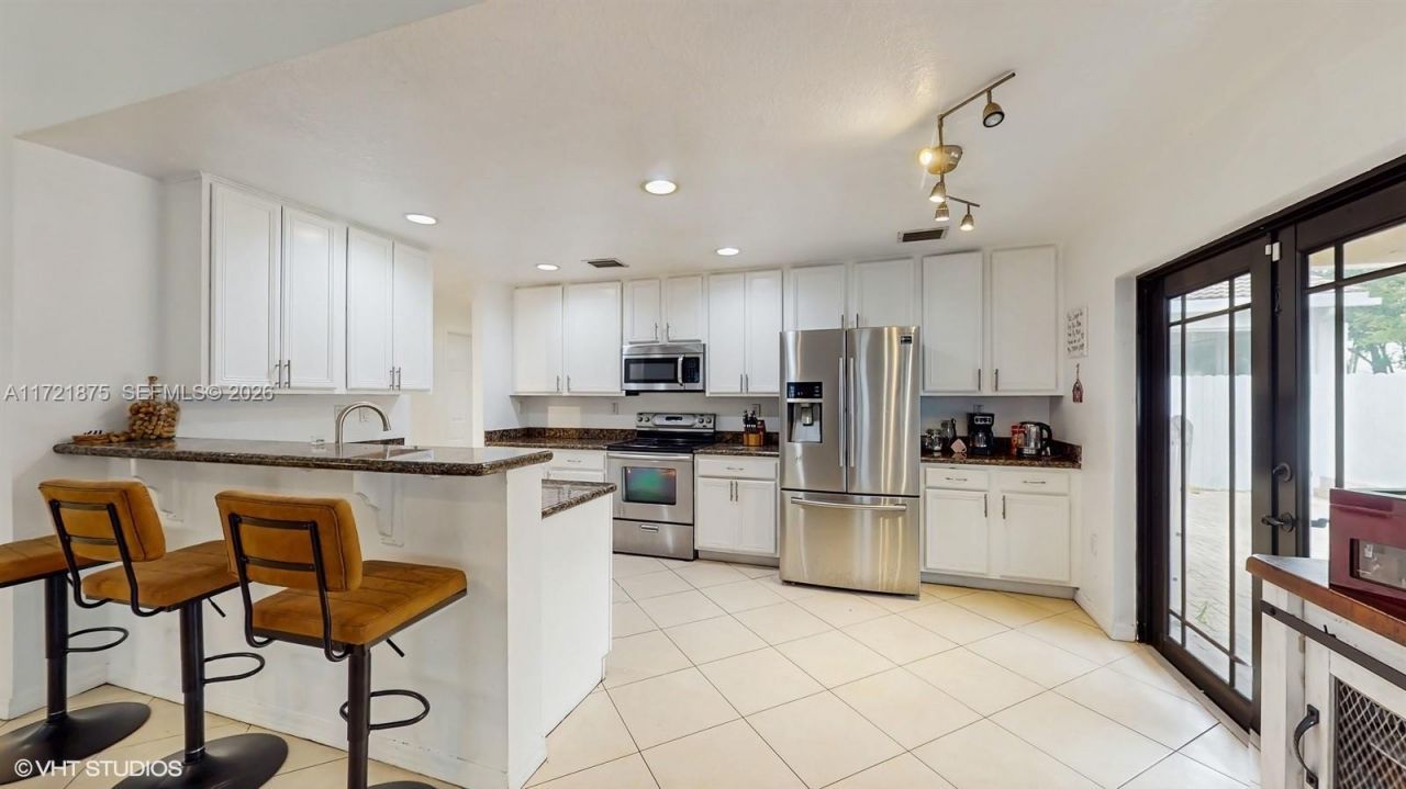 5323 NW 109th Ct, Doral, FL 33178 Photo