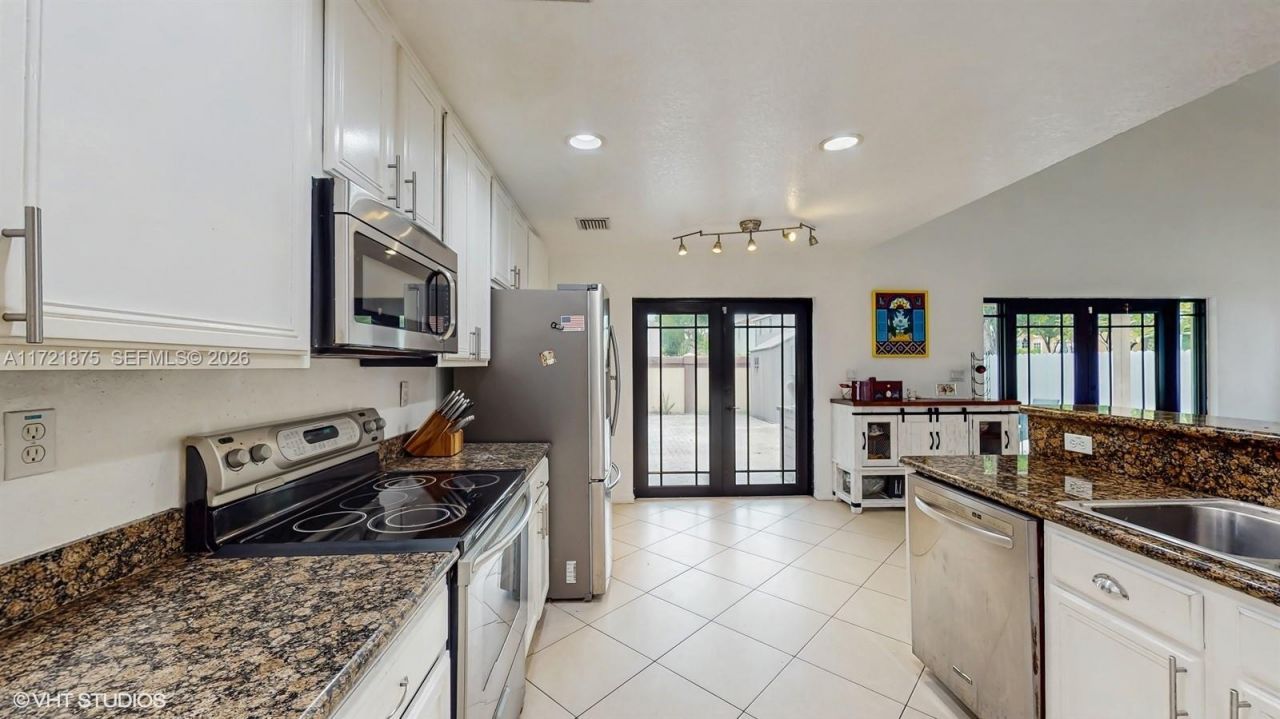 5323 NW 109th Ct, Doral, FL 33178 Photo