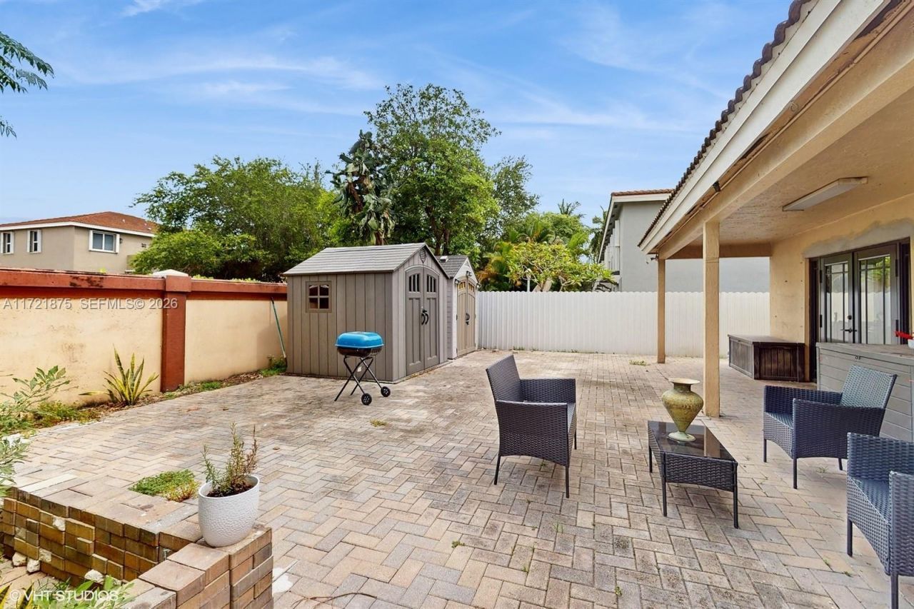 5323 NW 109th Ct, Doral, FL 33178 Photo