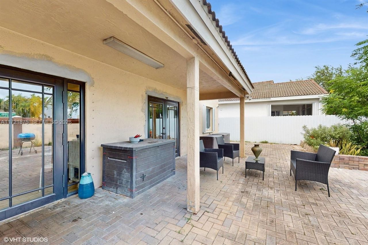 5323 NW 109th Ct, Doral, FL 33178 Photo