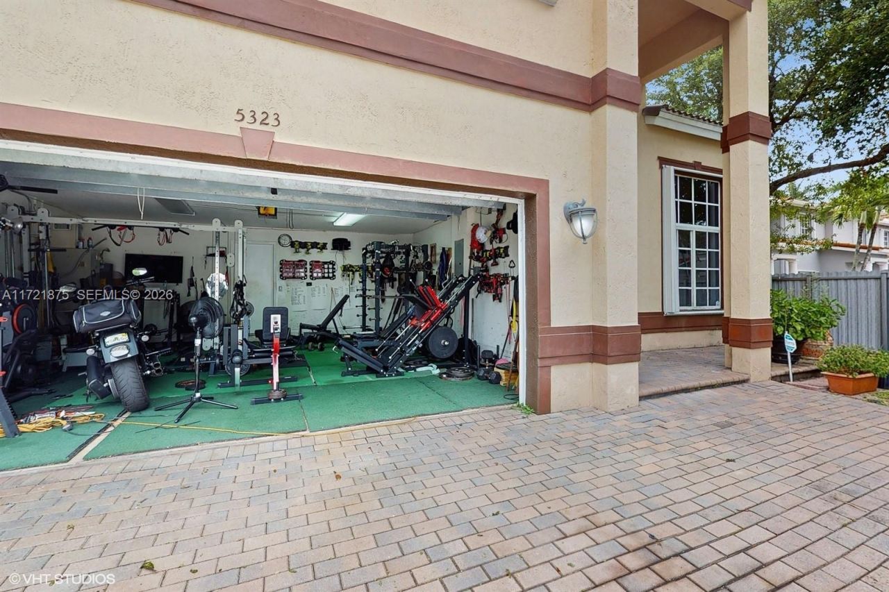 5323 NW 109th Ct, Doral, FL 33178 Photo