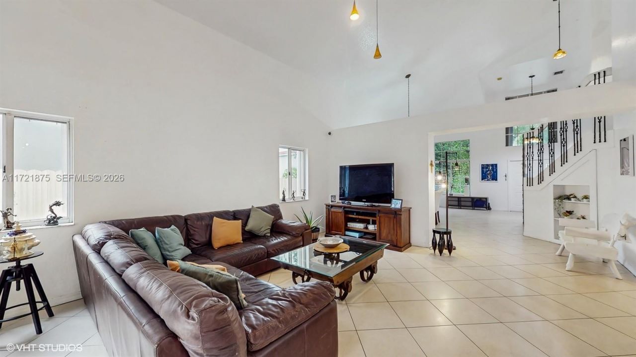 5323 NW 109th Ct, Doral, FL 33178 Photo