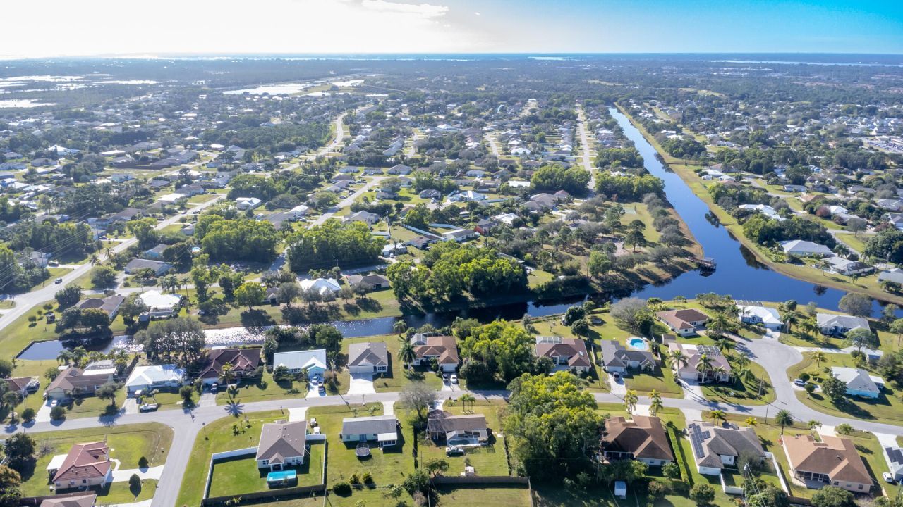 2349 SE Heathwood Circle, Port Saint Lucie, FL 34952 Photo