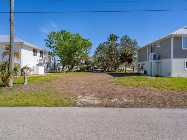 24538 Redfish ST, BONITA SPRINGS, FL 34134