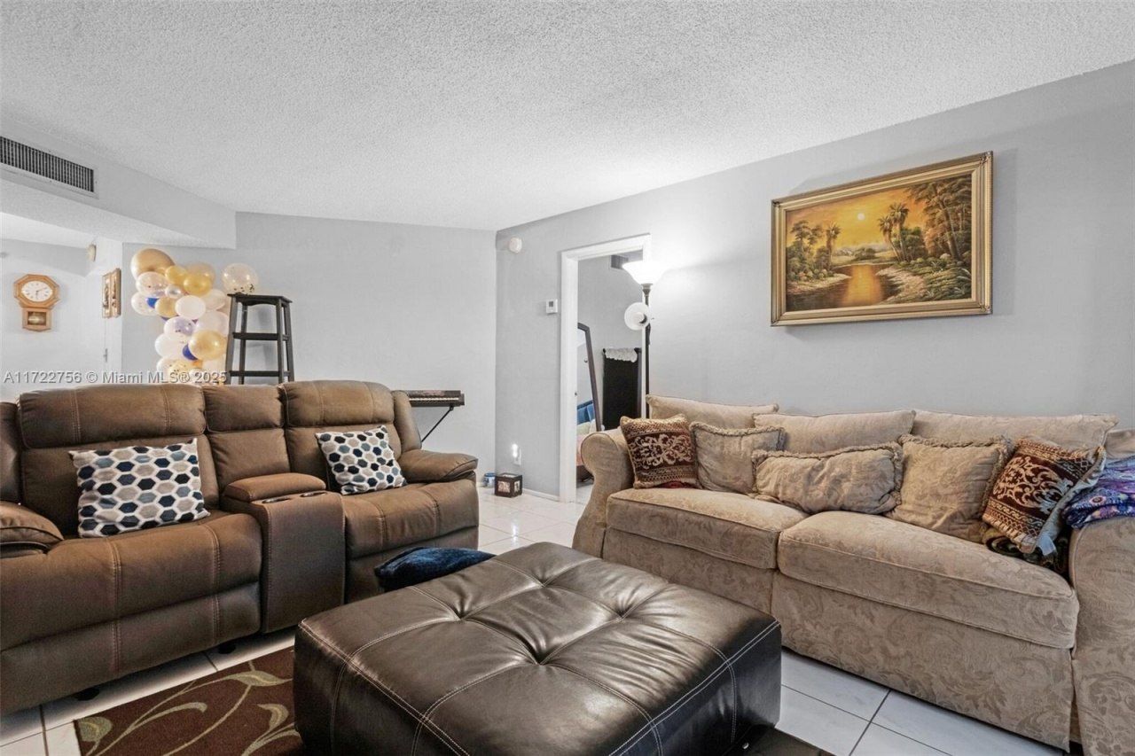 4000 NW 44th Ave, Unit 205, Lauderdale Lakes, FL 33319 Photo
