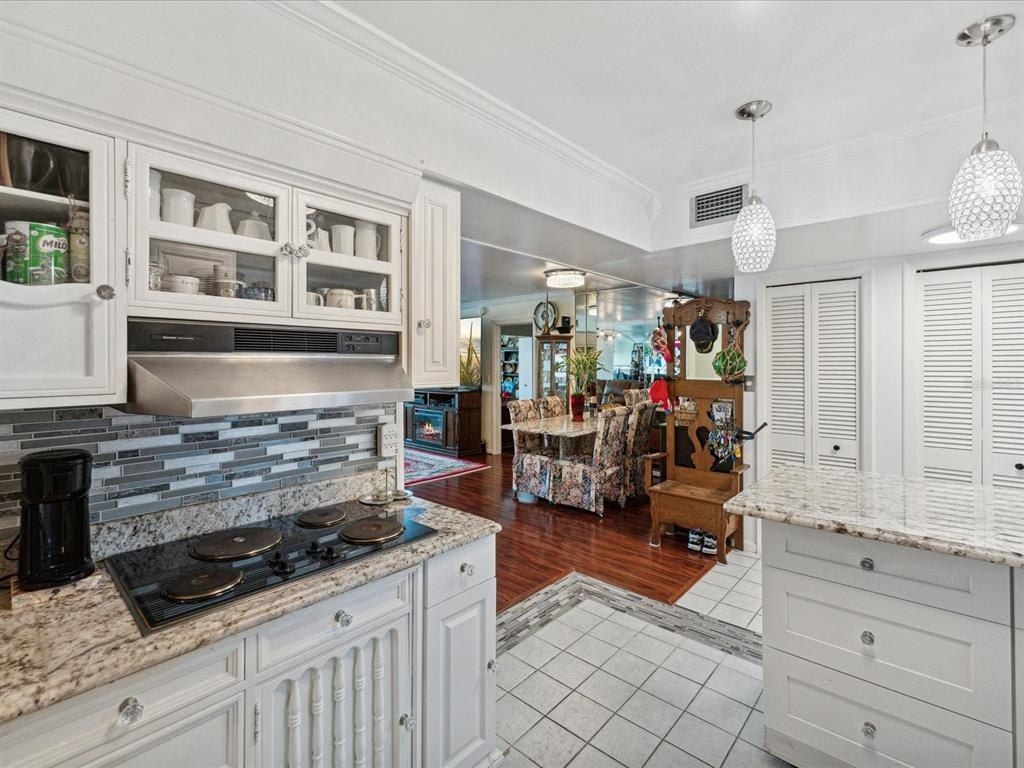 5200 Brittany Drive S, Unit 1204, Saint Petersburg, FL 33715 Photo