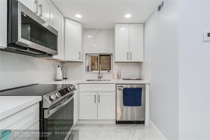 9523 S Hollybrook Lake Drive, Unit 102, Pembroke Pines, FL 33025 Photo